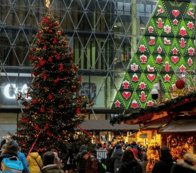 匈牙利聖誕市集｜沃洛什馬爾蒂廣場聖誕市集（Vörösmarty Square Christmas Market）